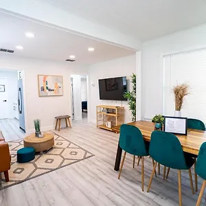  Holiday home Homey Cozy Newly Renovated Stylish&chic 7 Guests United States